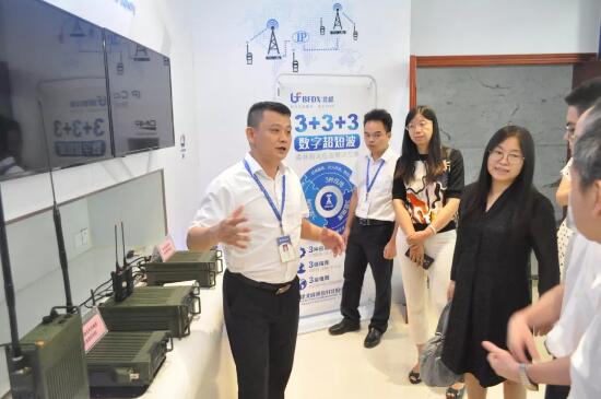 國(guó)家工信部無線電管理局、福建省工信廳等領(lǐng)導(dǎo)一行蒞臨北峰通信參觀指導(dǎo)