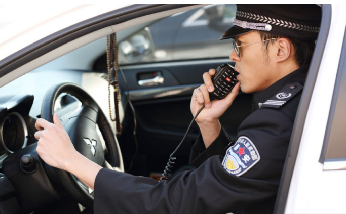 車(chē)隊(duì)行進(jìn)中對(duì)講機(jī)的使用規(guī)范